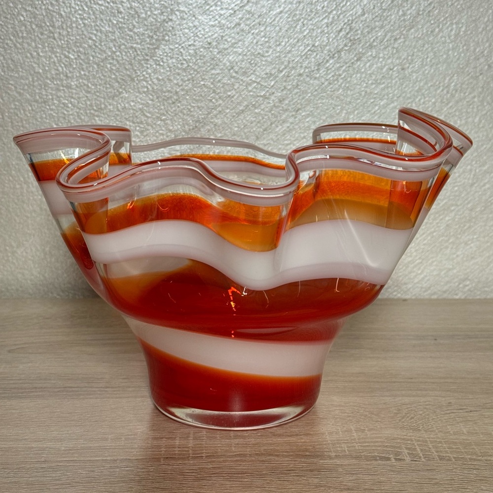 Vintage Hand Blown Glass Vase White/Red Ruffled Tulip Gorgeous 7.5x10”